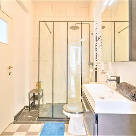 Lily Apartment. Historic Center Of